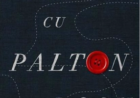 Fata cu palton roșu